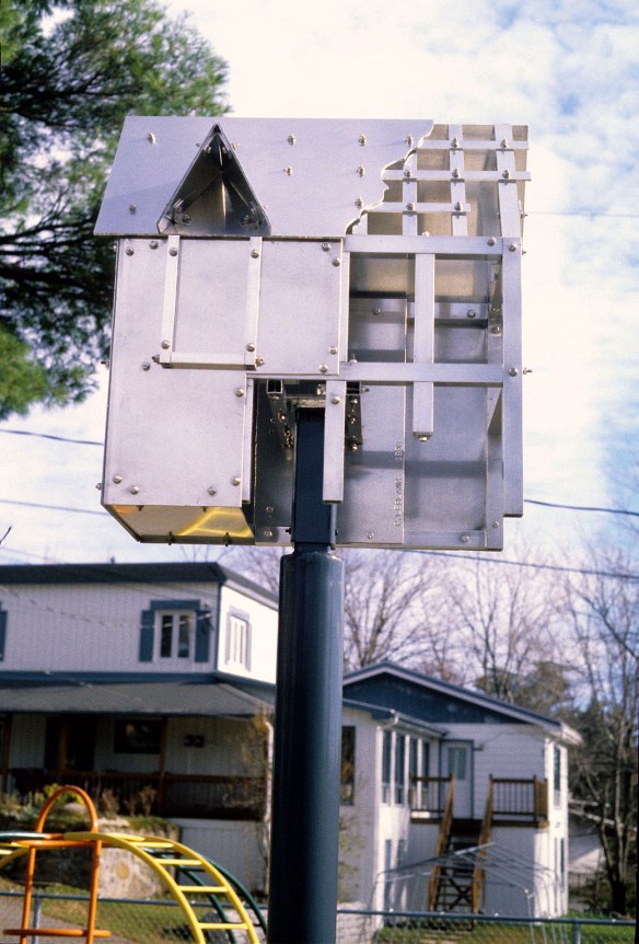 Les mots nous regarde. J'avance en poésie comme un cheval de trait.