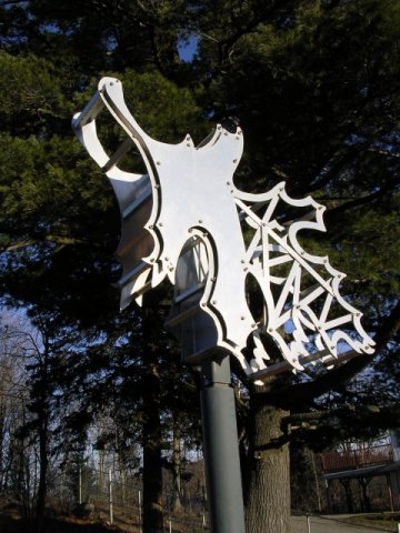 Les mots nous regardent. J'avance en poésie comme un cheval de trait.