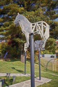 Les mots nous regardent. J'avance en poésie comme un cheval de trait.